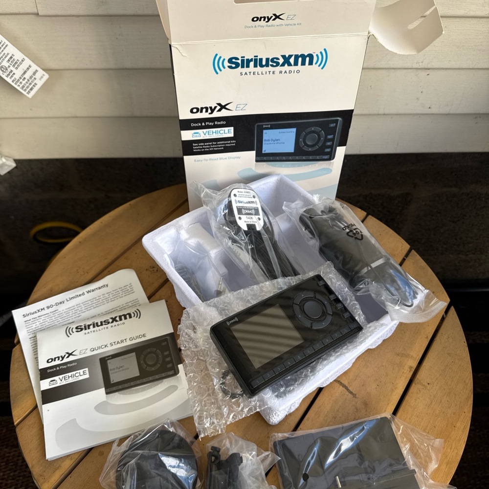 SiriusXM Onyx EZ Radio Vehicle Kit XEZ1V1 – Open Box READ